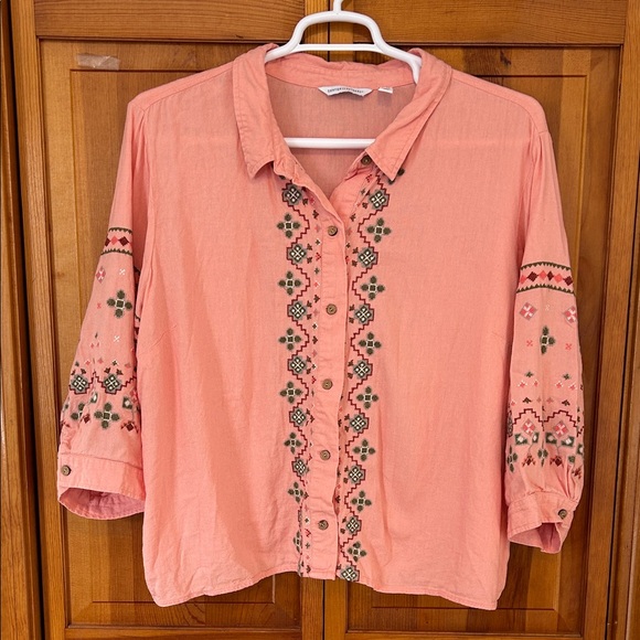 Canyon Retreat Tops - Canyon Retreat Coral Embroidered Linen Top Plus 2X New Button‑Down Roll‑Tab